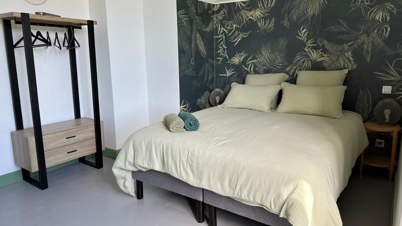 Chambre Tropicale Au Domaine De L'Aven Villeneuve-Minervois Εξωτερικό φωτογραφία